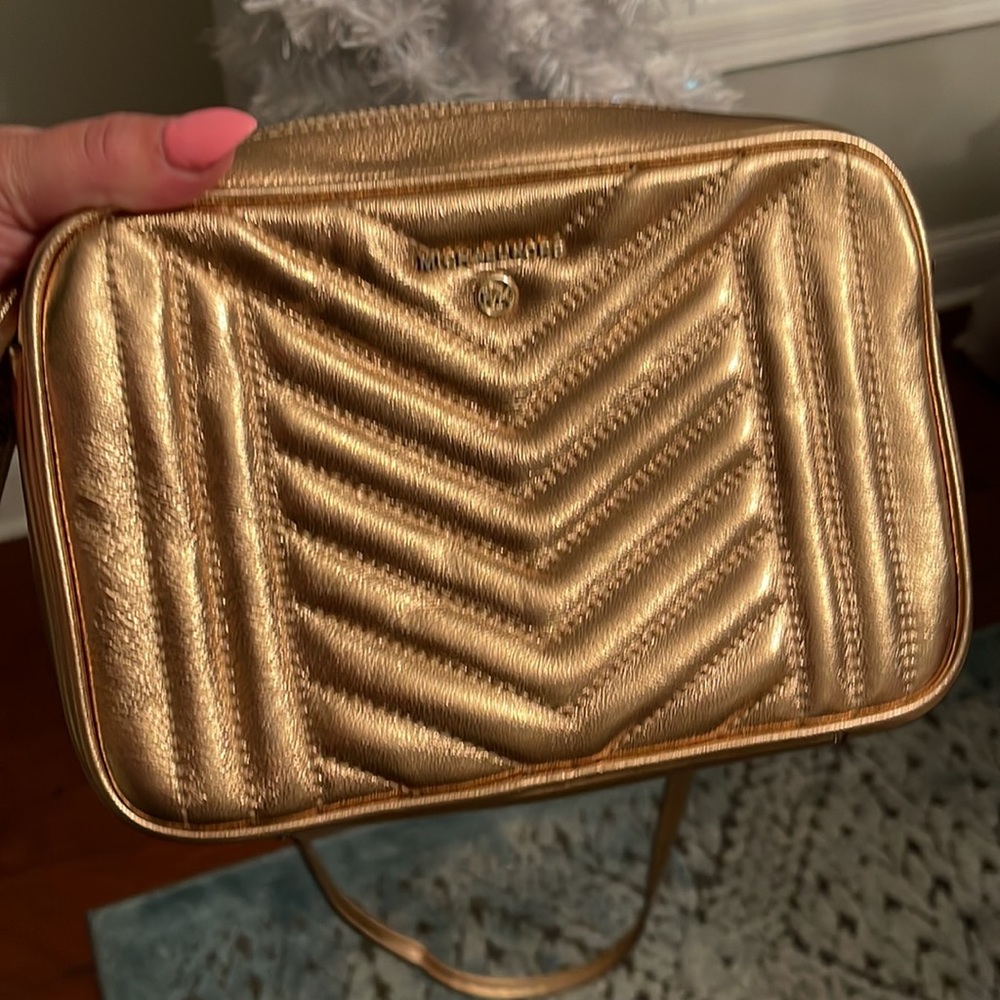 Michael Kors jet set charm, pale gold camera bag